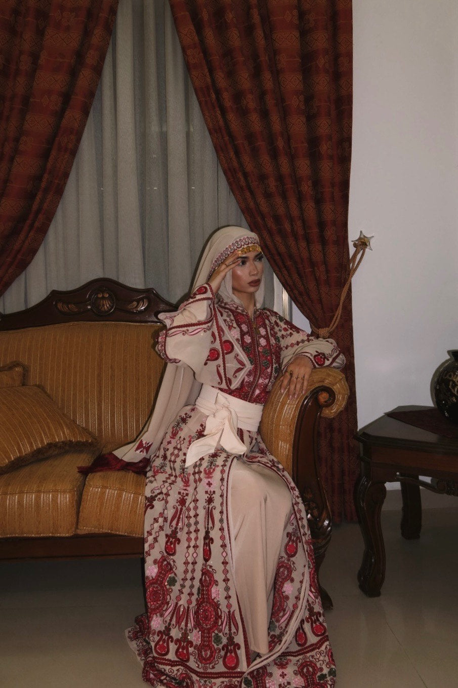 The Salma Thobe
