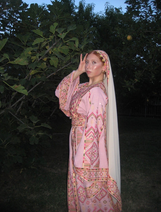 The Muna Thobe