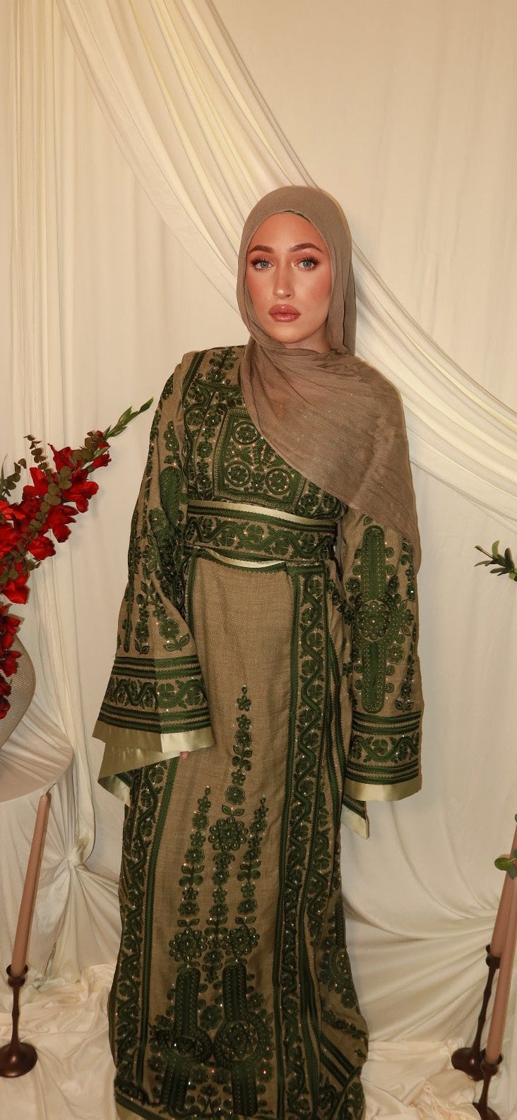 The Ayesha Thobe