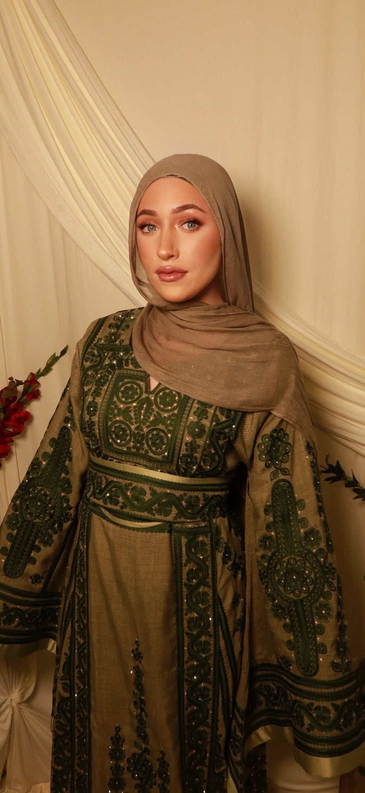 The Ayesha Thobe