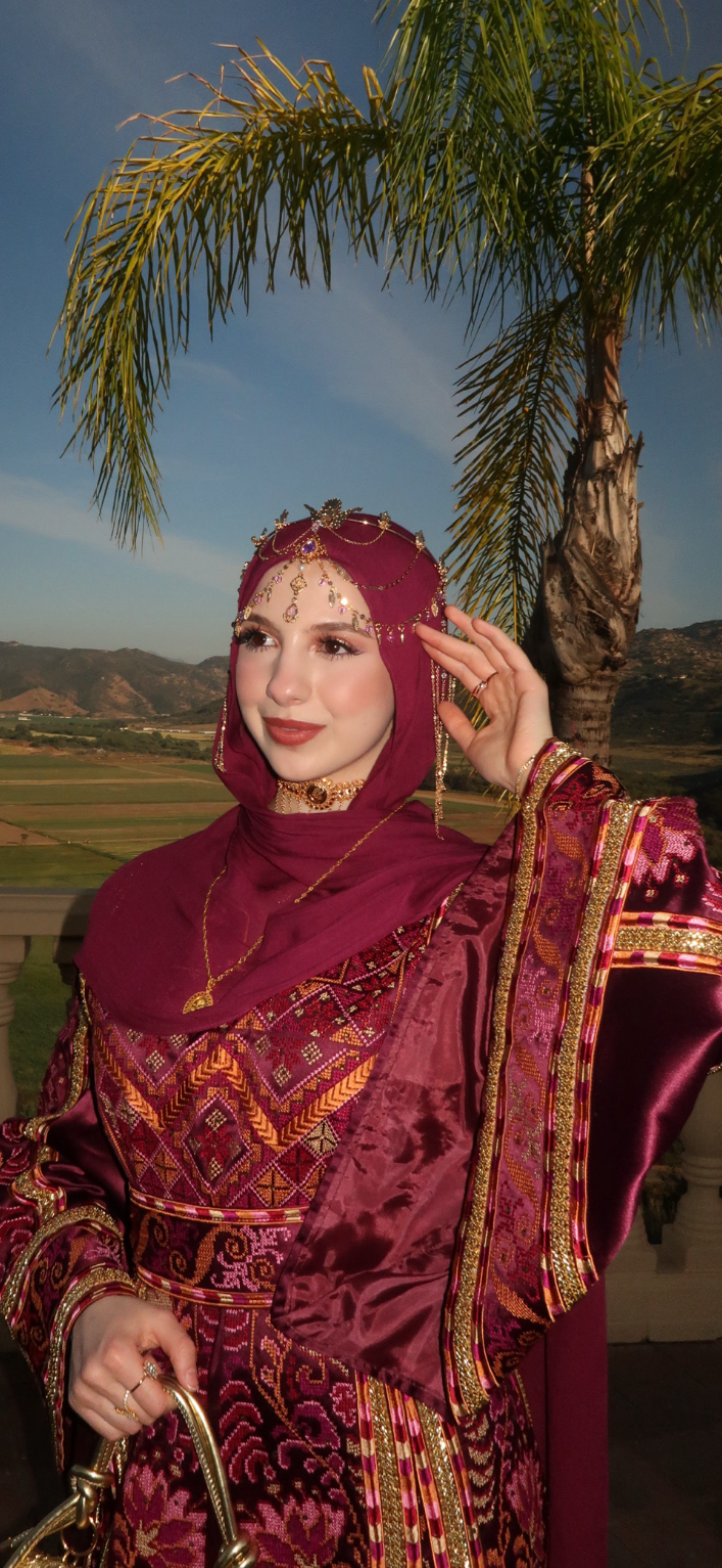 The Debourah Thobe