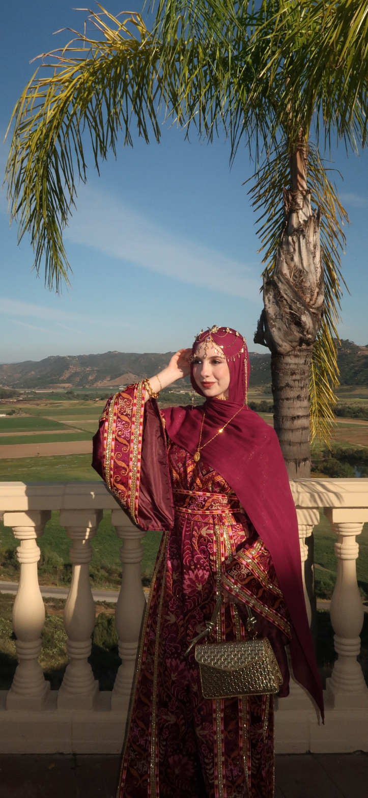 The Debourah Thobe